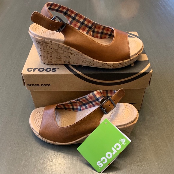 🚨SOLD🚨Women’s Crocs A-Leigh Leather Wedge - Picture 1 of 3